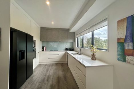 Photo of property in 2/13 Oteha Valley Road, Northcross, Auckland, 0632