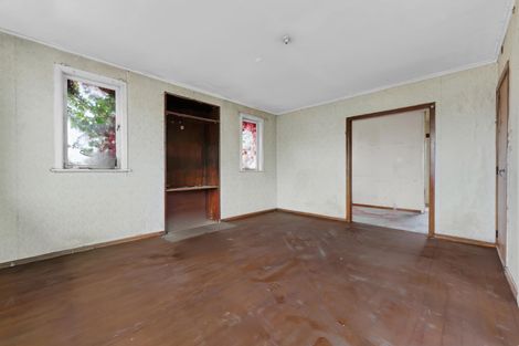 Photo of property in 12 Ozich Avenue, Te Atatu South, Auckland, 0610
