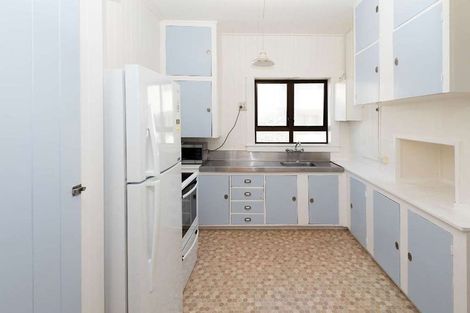 Photo of property in 9 The Esplanade, Eastern Beach, Auckland, 2012