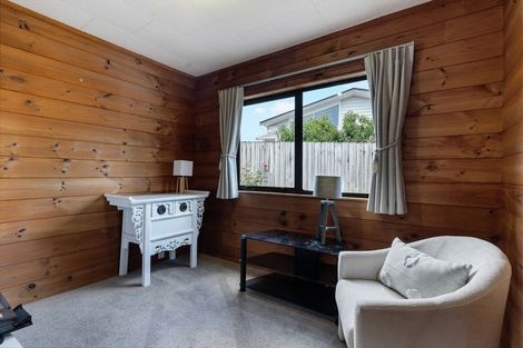 Photo of property in 2/22 Minaret Drive, Bucklands Beach, Auckland, 2014