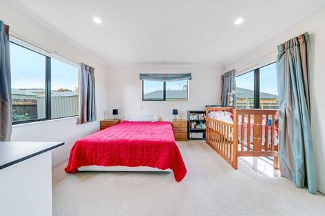 Photo of property in 8 Morewa Place, Takanini, 2112