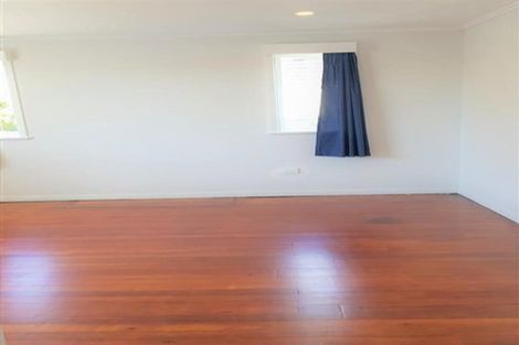 Photo of property in 1/166 Lake Road, Northcote, Auckland, 0627