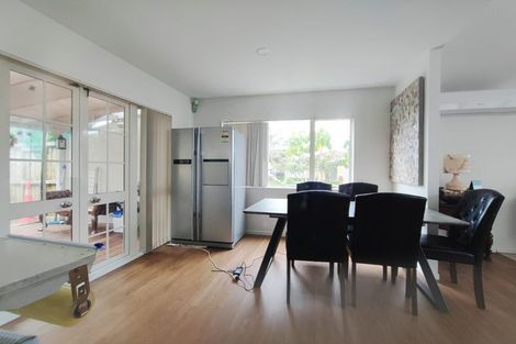 Photo of property in 3 Queen Natalie Place, Massey, Auckland, 0614