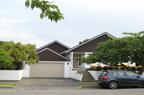 Photo of property in 215 Maidstone Road, Avonhead, Christchurch, 8042