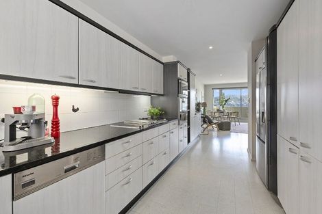 Photo of property in Beauport Apartments, 30u2 The Crescent, Roseneath, Wellington, 6011