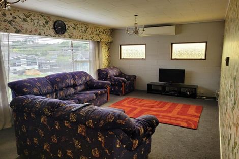 Photo of property in 102 Awanui Street, Merrilands, New Plymouth, 4312