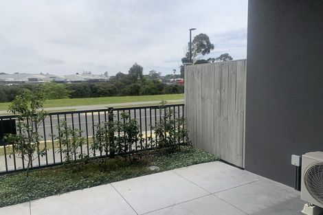 Photo of property in 2/18 Paraone Crescent, Takanini, 2112