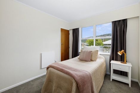 Photo of property in 2 Whirinaki Crescent, Heretaunga, Upper Hutt, 5018