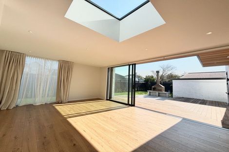 Photo of property in 7 Roa Road, Fendalton, Christchurch, 8041