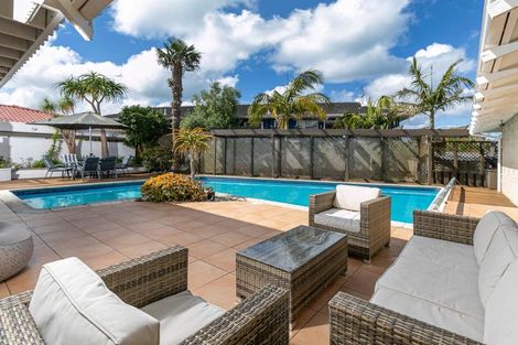 Photo of property in 2 Sandford Street, Campbells Bay, Auckland, 0630