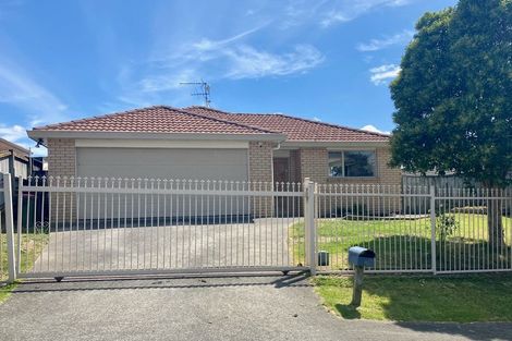 Photo of property in 8 Piriti Place, Weymouth, Auckland, 2103