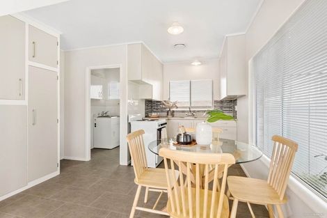 Photo of property in 1/49 Manhattan Heights, Glendene, Auckland, 0602