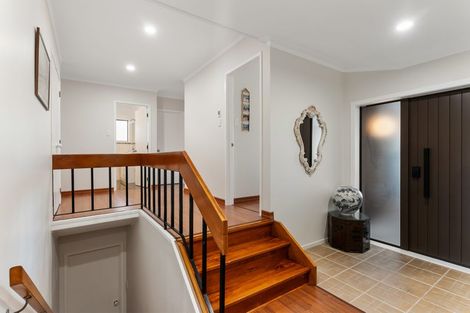 Photo of property in 6 Chelsea View Drive, Chatswood, Auckland, 0626