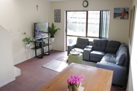 Photo of property in 16a Charlenne Close, Ranui, Auckland, 0612
