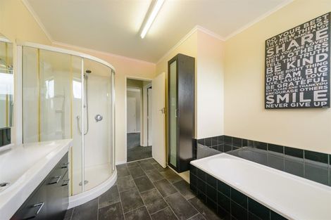 Photo of property in 36 Wanganui Road, Marton, 4710