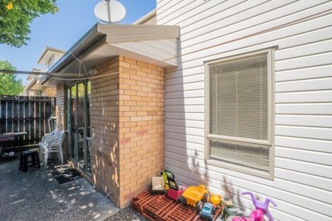 Photo of property in 29 Verdale Circle, Glen Eden, Auckland, 0602