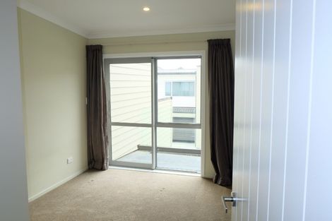 Photo of property in 19u2 Collins Avenue, Tawa, Wellington, 5028