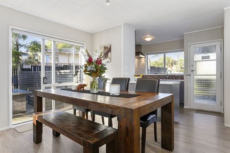 Photo of property in 13 Glenbury Place, Massey, Auckland, 0614