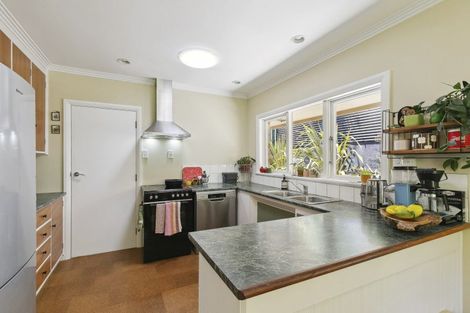 Photo of property in 6 Travers Street, Vogeltown, Wellington, 6021