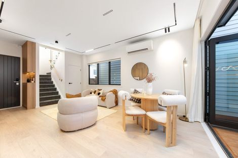 Photo of property in 4b Lyford Crescent, Sunnynook, Auckland, 0620