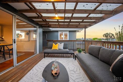 Photo of property in 27 Amberley Avenue, Te Atatu South, Auckland, 0610