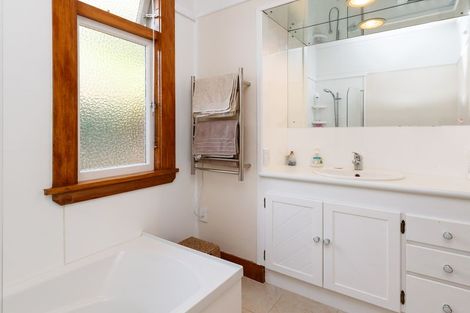 Photo of property in 30 Parata Street, Hokowhitu, Palmerston North, 4410