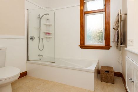 Photo of property in 30 Parata Street, Hokowhitu, Palmerston North, 4410