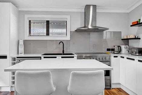 Photo of property in 42 Collins Street, Hawera, 4610