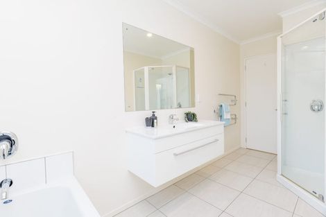 Photo of property in 4 Montego Place, Grenada Village, Wellington, 6037