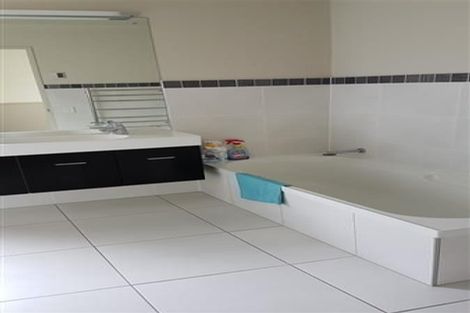 Photo of property in 15 Oak View Terrace, Schnapper Rock, Auckland, 0632