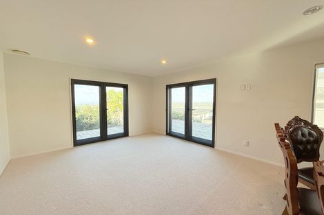 Photo of property in 137 Luckens Road, West Harbour, Auckland, 0618