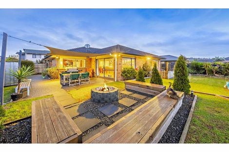 Photo of property in 13 Dunaff Place, Flat Bush, Auckland, 2019