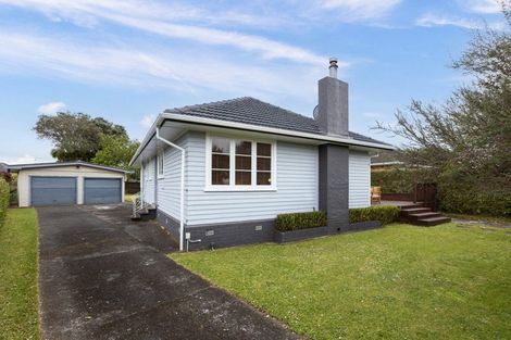 Photo of property in 12 London Street, Te Atatu Peninsula, Auckland, 0610