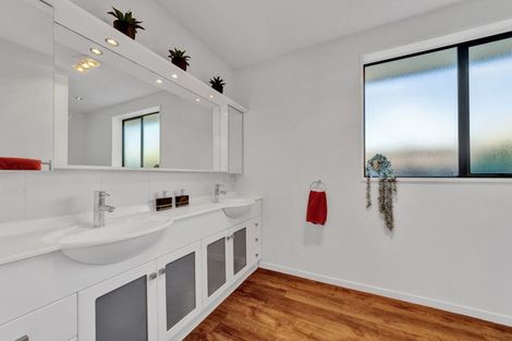 Photo of property in 14 Creese Place, Redwood, Christchurch, 8051