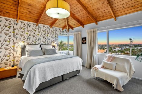 Photo of property in 556 Beach Road, Rothesay Bay, Auckland, 0630