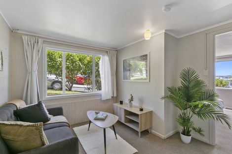Photo of property in 15f1 Bloomsbury Grove, Newlands, Wellington, 6037