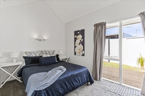 Photo of property in 2/120a Birkdale Road, Birkdale, Auckland, 0626