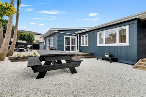 Photo of property in 1 Melia Place, Stanmore Bay, Whangaparaoa, 0932