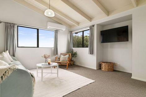 Photo of property in 2/32 Hand Road, Helensville, 0800