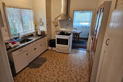 Photo of property in 34 Eastglen Road, Glen Eden, Auckland, 0602