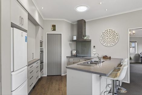 Photo of property in 2 Oakwood Drive, Highlands Park, New Plymouth, 4312