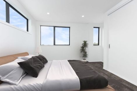 Photo of property in 5 Mokopiko Court, Beach Haven, Auckland, 0626