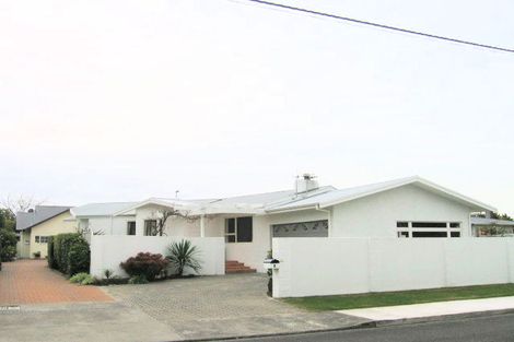 Photo of property in 3 Cambridge Terrace, Taradale, Napier, 4112