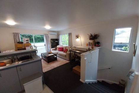 Photo of property in 64 Newlands Road, Newlands, Wellington, 6037