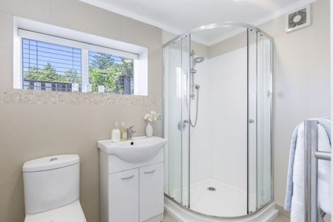 Photo of property in 10 Nor'east Drive, Northcross, Auckland, 0632