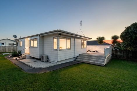 Photo of property in 22a Riverton Drive, Randwick Park, Auckland, 2105