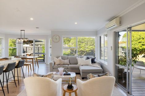 Photo of property in 82 Williams Street, Cambridge, 3434