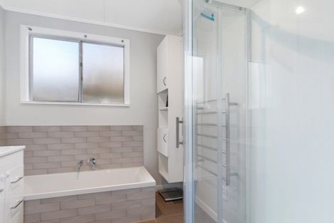 Photo of property in 5 Elmslie Road, Pinehaven, Upper Hutt, 5019