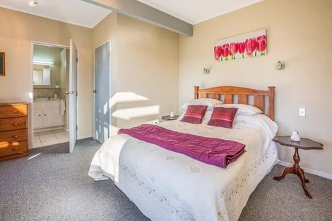 Photo of property in 28 Leeward Drive, Whitby, Porirua, 5024