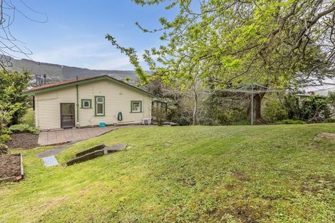 Photo of property in 16 Tawa Terrace, Tawa, Wellington, 5028